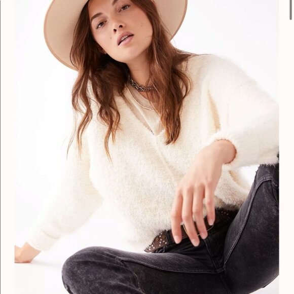 Free People Icing V-neck Ivory Pullover Sweater NWT Size XL - Picture 1 of 16
